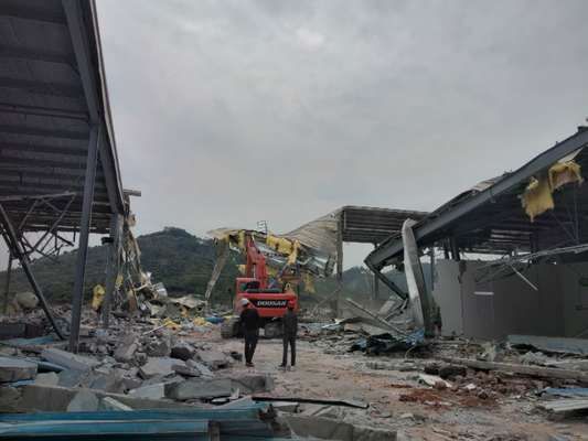 钢结构厂房拆除施工方案案例(钢结构厂房拆除安全注意事项钢结构厂房拆除成本控制策略) 钢结构玻璃栈道设计 第2张 钢结构厂房拆除施工方案案例(钢结构厂房拆除安全注意事项钢结构厂房拆除成本控制策略) 钢结构玻璃栈道设计 第2张