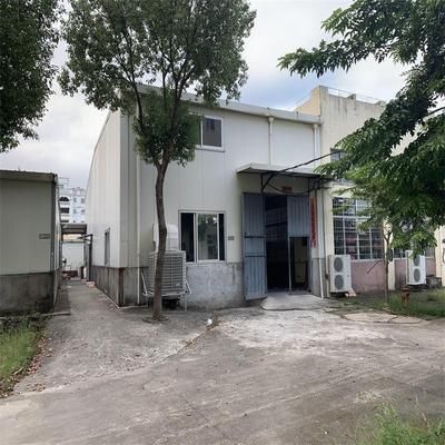 钢结构厂房安装光伏板图片（钢结构厂房光伏板安装过程和技术细节）