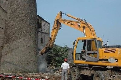 屋面拆除多少钱一平方(屋面拆除价格) 结构地下室施工 第2张 屋面拆除多少钱一平方(屋面拆除价格) 结构地下室施工 第2张