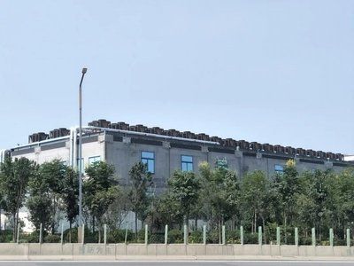 别墅钢结构屋顶能放空气能热水器吗(空气能热水器安装位置不是固定的,可以根据实际情况和布局进行选择) 结构砌体设计 第5张 别墅钢结构屋顶能放空气能热水器吗(空气能热水器安装位置不是固定的,可以根据实际情况和布局进行选择) 结构砌体设计 第5张