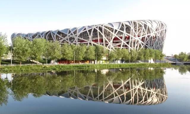 建房钢结构便宜还是混凝土便宜（建房时，选择钢结构还是混凝土结构的成本问题是一个常见的考量因素）