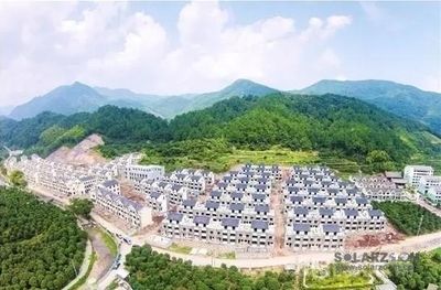 平房顶装光伏重量多少钱一块(太阳能光伏发电板每平方米重12kg左右光伏板安装流程) 钢结构蹦极设计 第1张 平房顶装光伏重量多少钱一块(太阳能光伏发电板每平方米重12kg左右光伏板安装流程) 钢结构蹦极设计 第1张