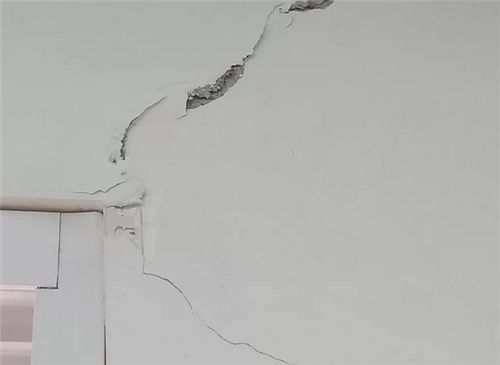 房子地基下沉墙体开裂怎么加固(地基下沉加固哪家强) 钢结构框架施工 第1张 房子地基下沉墙体开裂怎么加固(地基下沉加固哪家强) 钢结构框架施工 第1张