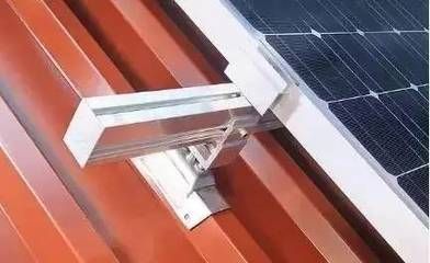 彩钢板房屋顶光伏安装方案(彩钢板屋顶安装光伏系统需要考虑到屋脊和屋面板的走向) 结构电力行业设计 第4张 彩钢板房屋顶光伏安装方案(彩钢板屋顶安装光伏系统需要考虑到屋脊和屋面板的走向) 结构电力行业设计 第4张