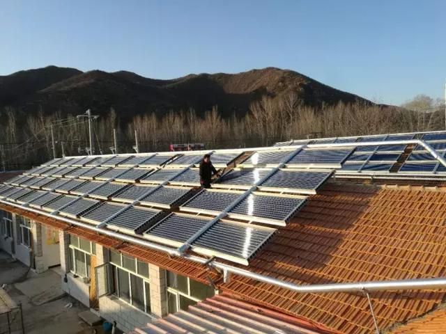 屋顶光伏安装效果图片(屋顶光伏安装效果图片展示) 钢结构钢结构停车场设计 第3张 屋顶光伏安装效果图片(屋顶光伏安装效果图片展示) 钢结构钢结构停车场设计 第3张